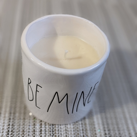 Be Mine Rae Dunn Sweet Pea Candle NWT - Picture 7 of 9
